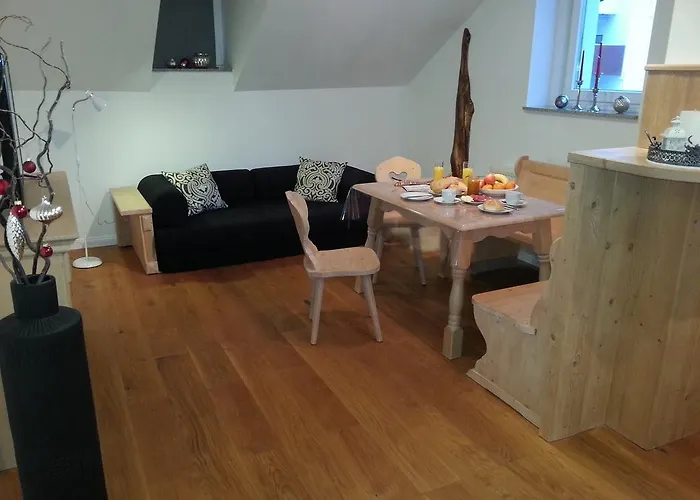 Center * ザールフェルデン・アム・シュタイナーネン・メアー